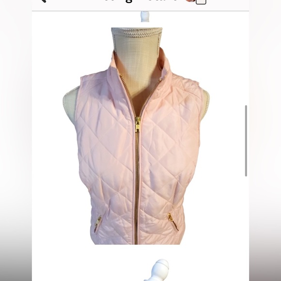 Crown & Ivy Pale Pink Quilted Puffer Size Med Vest 2 front Pockets EUC! - Picture 4 of 5